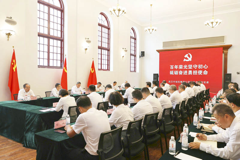 2023年7月1日，市城投集團公司黨委開展“七一”主題黨日活動，集團公司黨委書記、董事長余新民現(xiàn)場講授黨課。.jpg